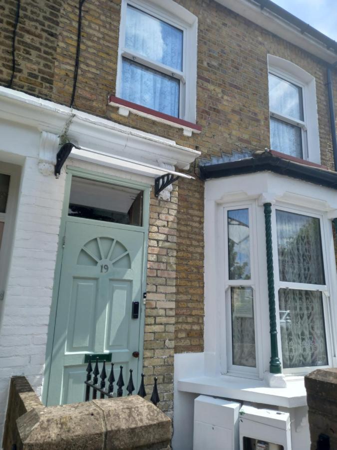Bubblesbnb- 4 Bedroom House لندن المظهر الخارجي الصورة